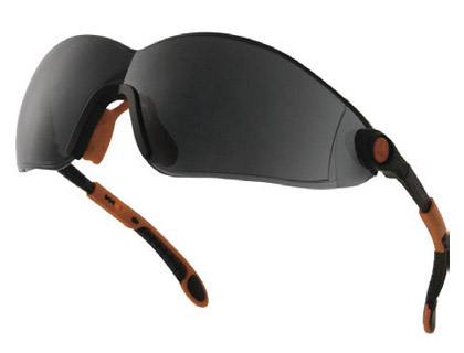 LUNETTES DELTAPLUS VULCANO 2 SMOKE POLYCARBONATE MONOBLOC ANTI-BUE ANTI-RAYURES UV400 COLORIS MONTURE ORANGE/NOIR