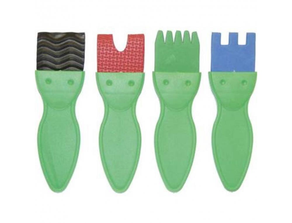 PINCEAUX PLATS RIGIDES TOUFFE EN CAOUTCHOUC MANCHE          PLASTIQUE LOT DE 4 PINCEAUX   ASSORTIS 95 X 35 MM