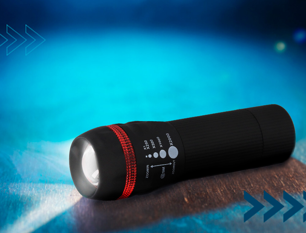 LAMPE TORCHE Q-CONNECT PLASTIQUE AVEC ZOOM 1 WATT MODE ÉCLAIRAGE ON/OFF 3 PILES AAA FOURNIES COLORIS NOIR/ROUGE
