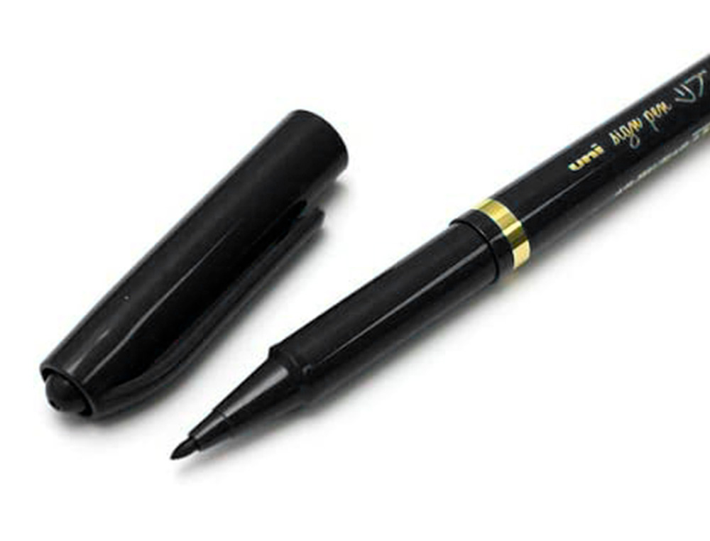 FEUTRE UNIBALL SIGN PEN ENCRE SUPER INK COUVRANTE POINTE FEUTRE NYLON OGIVE LARGEUR TRACE 1MM COLORIS NOIR