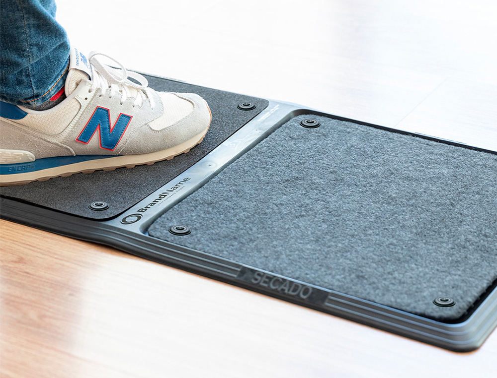 TAPIS DESINFECTANT Q-CONNECT 2 EN 1 PVC ANTIDERAPANT DEUX ZONES SEPAREES DESINFECTION/SECHAGE 80X40CM