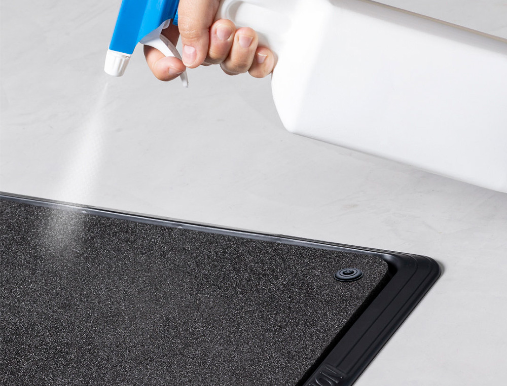 TAPIS DESINFECTANT Q-CONNECT 2 EN 1 PVC ANTIDERAPANT DEUX ZONES SEPAREES DESINFECTION/SECHAGE 80X40CM