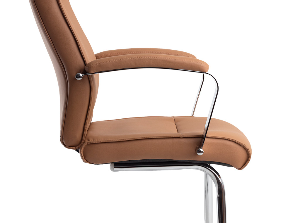 SIEGE VISITEUR Q-CONNECT MODENA SIMILI CUIR PIEDS METAL CHROME HAUTEUR 1050MM LARGEUR 630MM PROF 650MM COLORIS CREME