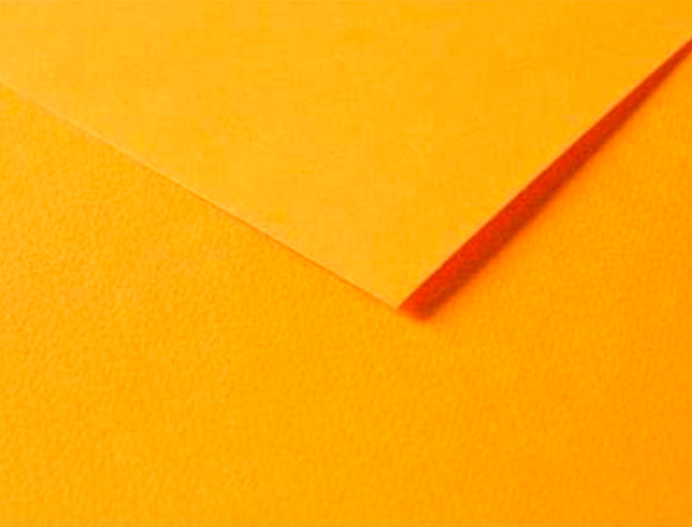 PAPIER DESSIN CLAIREFONTAINE A GRAIN 160G 1 SURFACE GRAINEE 1 LISSE 50X65CM PAQUET 25F COLORIS ORANGE VIF