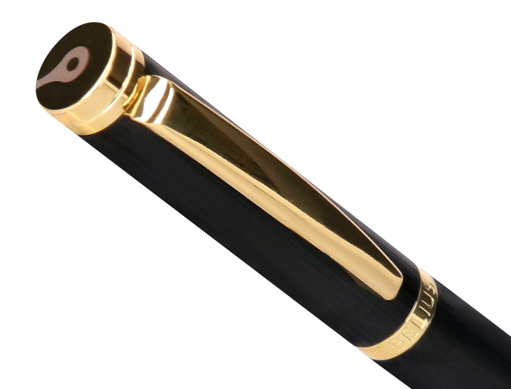 STYLO-BILLE ET ETUI EN SIMILI CUIR BELIUS PASSION ALUMINIUM BROSSE ATTRIBUTS OR ENCRE BLEUE COLORIS NOIR COFFRET CADEAU