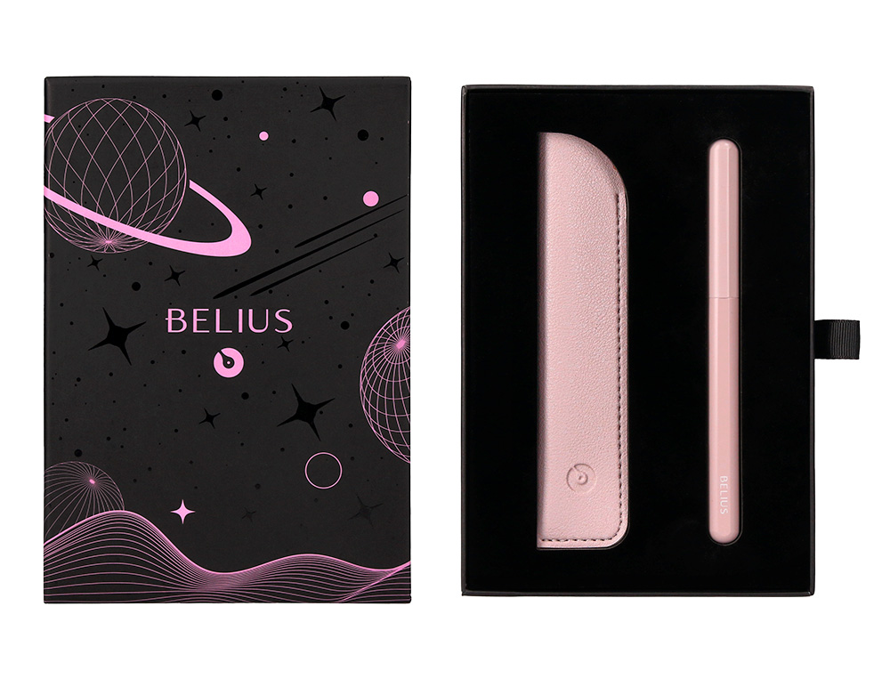 STYLO-PLUME ET ETUI EN SIMILI CUIR BELIUS SPACE B MONOCHROME SANS AGRAFE ENCRE BLEUE COLORIS ROSE DANS COFFRET CADEAU