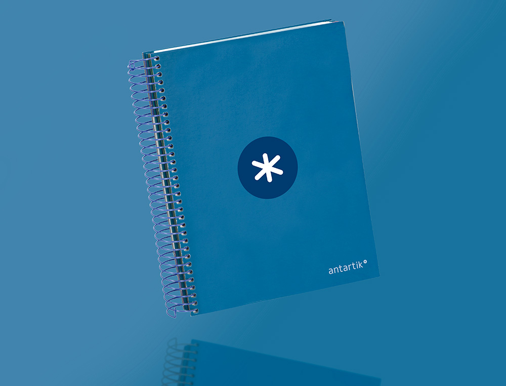 CAHIER SPIRALE ANTARTIK A5 14,8X21CM 240P 90G/M2 5X5MM 6 TROUS COIL-LOCK COLORIS BLEU  MARINE