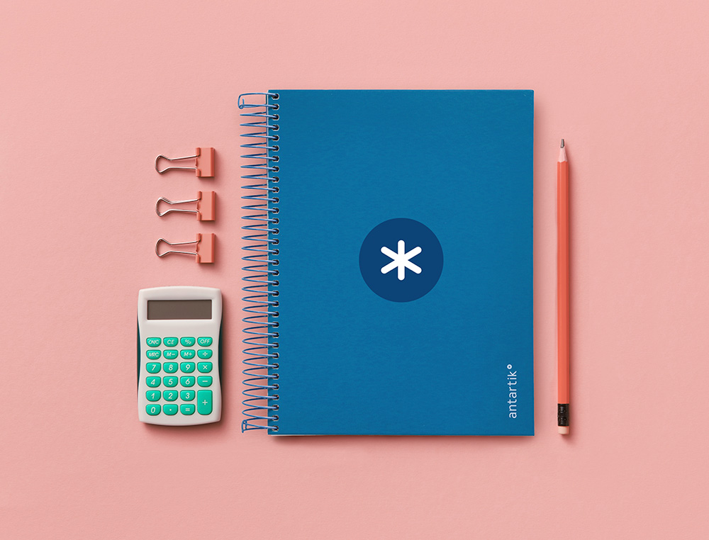 CAHIER SPIRALE ANTARTIK A5 14,8X21CM 240P 90G/M2 5X5MM 6 TROUS COIL-LOCK COLORIS BLEU  MARINE