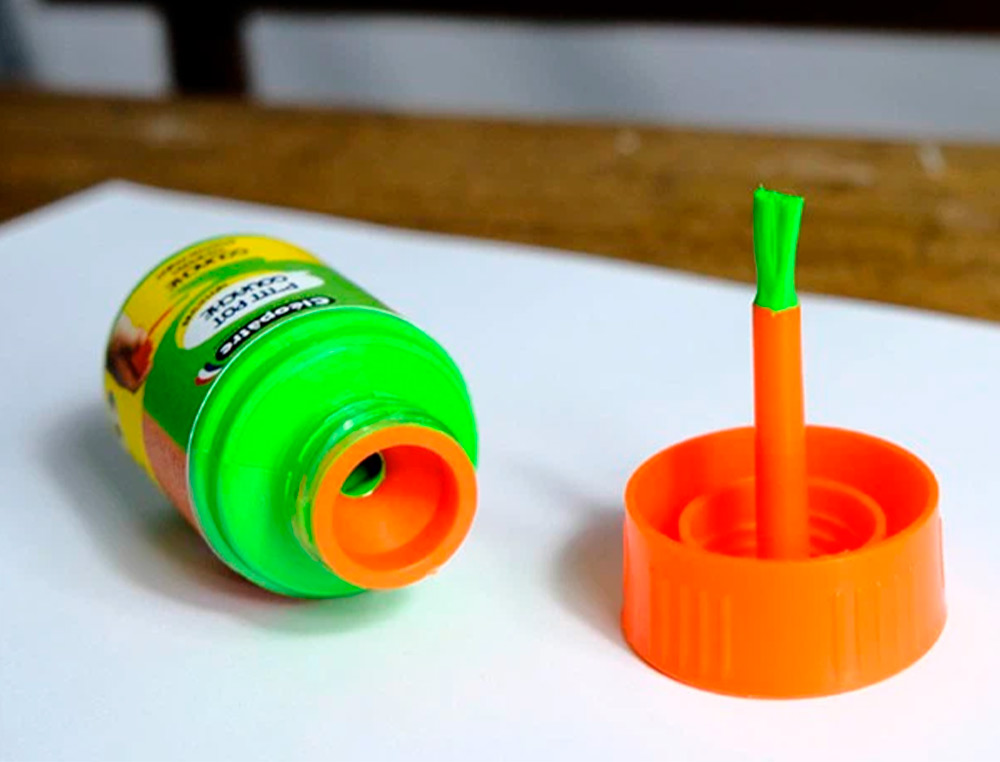 GOUACHE CLEOPATRE LOT DE 6 PTIT POTS DE 50 ML AVEC       PINCEAU ET ENTONNOIR INT GR   COLORIS ASSORTIS