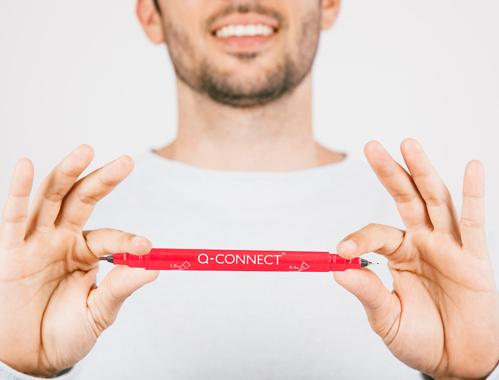 MARQUEUR PERMANENT Q-CONNECT POINTE DOUBLE 1MM  ET 0,4 MM  COLORIS ROUGE
