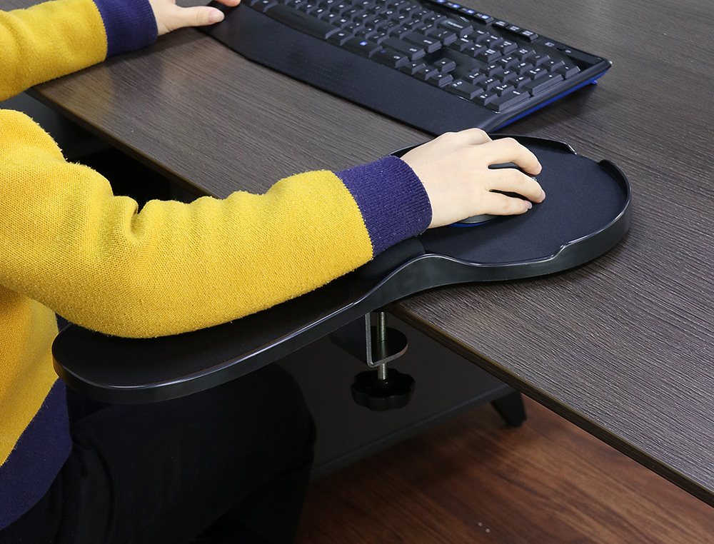 ACCOUDOIR ERGONOMIQUE Q-CONNECT AVEC TAPIS DE SOURIS SUPPORT POIGNET 220X140X480 MM COLORIS NOIR