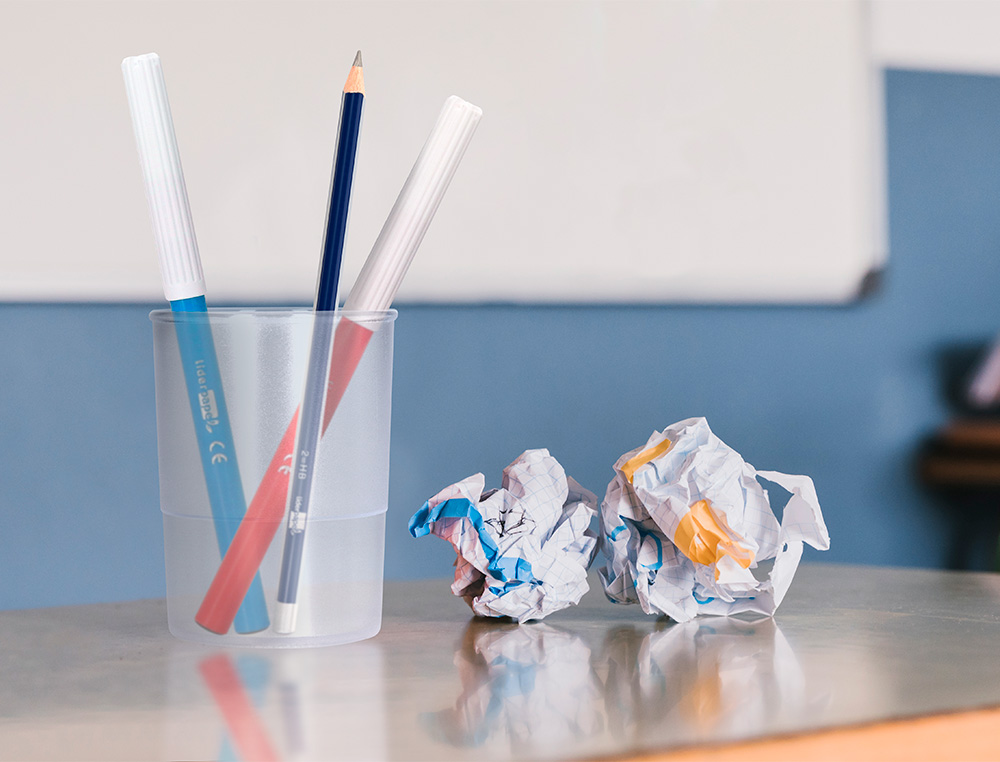 POT A CRAYONS Q-CONNECT PLASTIQUE DIAMETRE 75MM       HAUTEUR 100MM COLORIS         TRANSPARENT