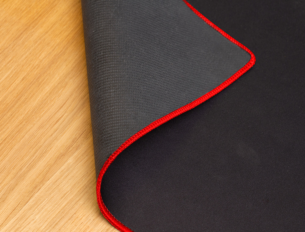 TAPIS SOURIS Q-CONNECT XXL 900X400MM COLORIS NOIR AVEC   BORD ROUGE