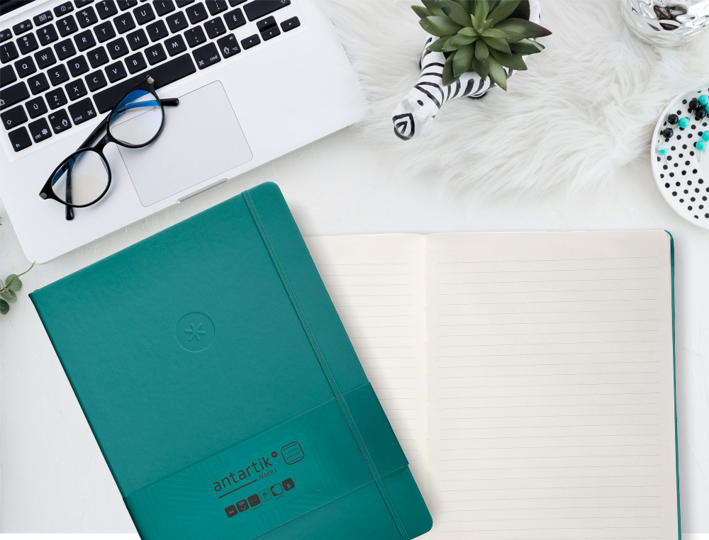 CARNET A4 ANTARTIK NOTES LIGNECOUVERTURE RIGIDE FERMETURE ELASTIQUE 200 PAGES 80GR COLORIS VERT PAON