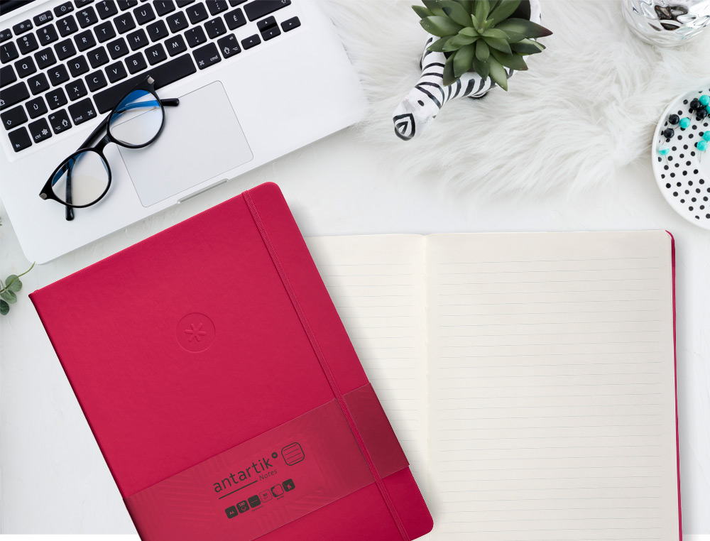 CARNET A4 ANTARTIK NOTES LIGNECOUVERTURE RIGIDE FERMETURE ELASTIQUE 100 PAGES 80GR COLORIS FRAMBOISE