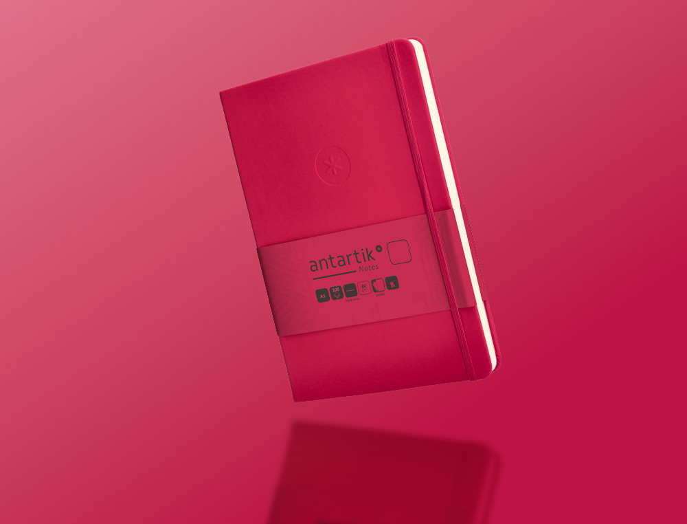 CARNET A5 ANTARTIK NOTES PAPIER UNI IVOIRE COUVERTURE  RIGIDE FERMETURE ELASTIQUE 100PAGES 80GR COLORIS FRAMBOISE