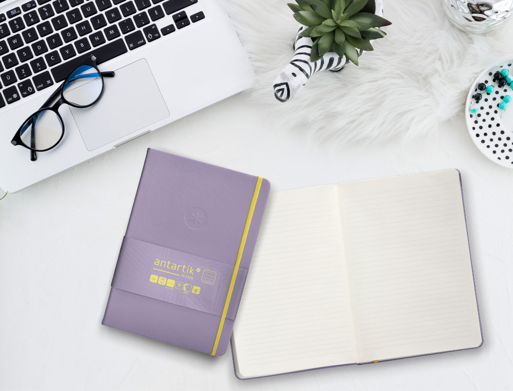CARNET A5 ANTARTIK NOTES LIGNECOUVERTURE RIGIDE FERMETURE ELASTIQUE JAUNE 100 PAGES 80GRCOLORIS LILAS