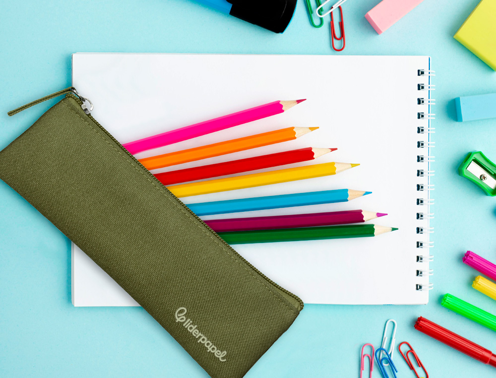 FOURRE-TOUT LIDERPAPEL PLAT MINCE 1 COMPARTIMENT 20X6CM   COLORIS VERT MILITAIRE