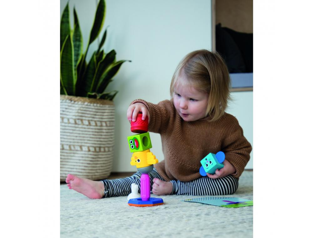 LE TOTEM SMART CONSTRUCTION MAGNETIQUE AVEC FICHES DEFIS  8 PIECES ET 24 FICHES