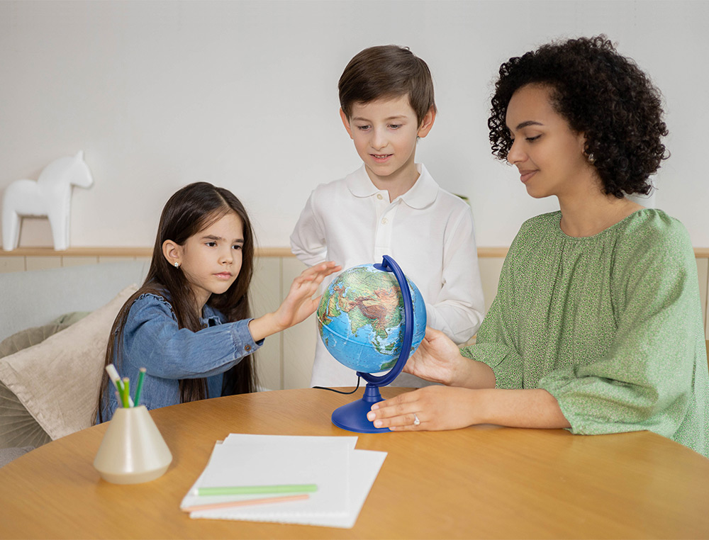 GLOBE TERRESTRE LIDERPAPEL LUMINEUX CARTE PHYSIQUE ET    POLITIQUE FR DIAMETRE 20 CM
