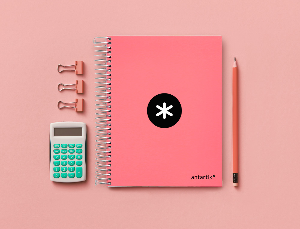 CAHIER SPIRALE ANTARTIK A5 240P 90G REMBORDÉ QUADRILLAGE 5MM MICROPERFORÉ 5 BANDES 6 TROUS COLORIS CORAIL