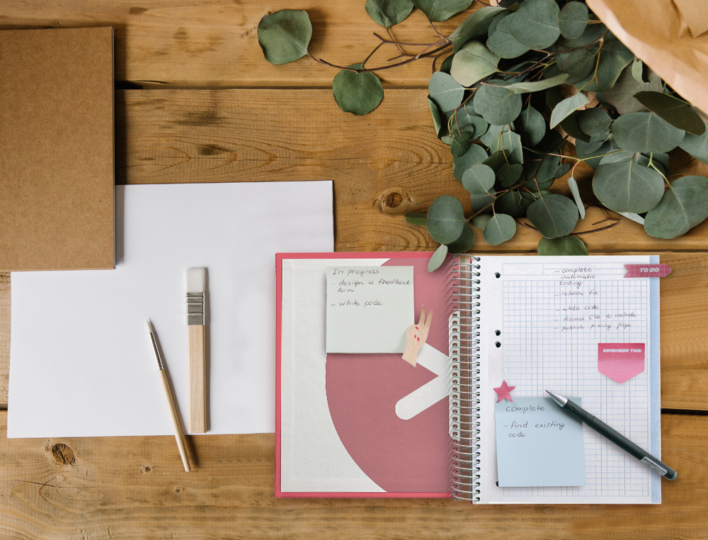 CAHIER SPIRALE ANTARTIK A5 240P 90G REMBORDÉ QUADRILLAGE 5MM MICROPERFORÉ 5 BANDES 6 TROUS COLORIS CORAIL