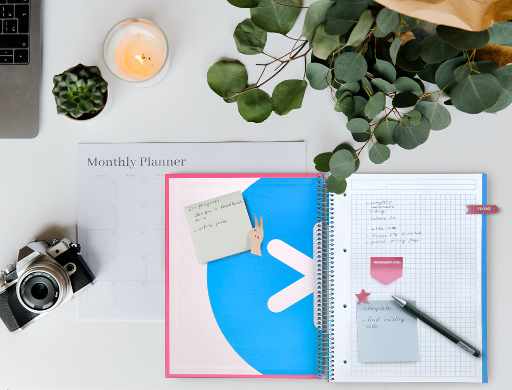 CAHIER SPIRALE LIDERPAPEL ANTARTIK A4 240P 100G COUVERTURE REMBORDÉE QUADRILLAGE 5MM 4 TROUS COIL-LOCK COLORIS ROSE FLUO