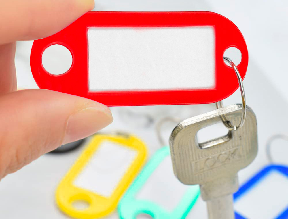 PORTE-CLÉS Q-CONNECT PORTE-ÉTIQUETTE PLASTIQUE 50X22MM COLORIS ASSORTIS PRÉSENTOIR 240 UNITÉS