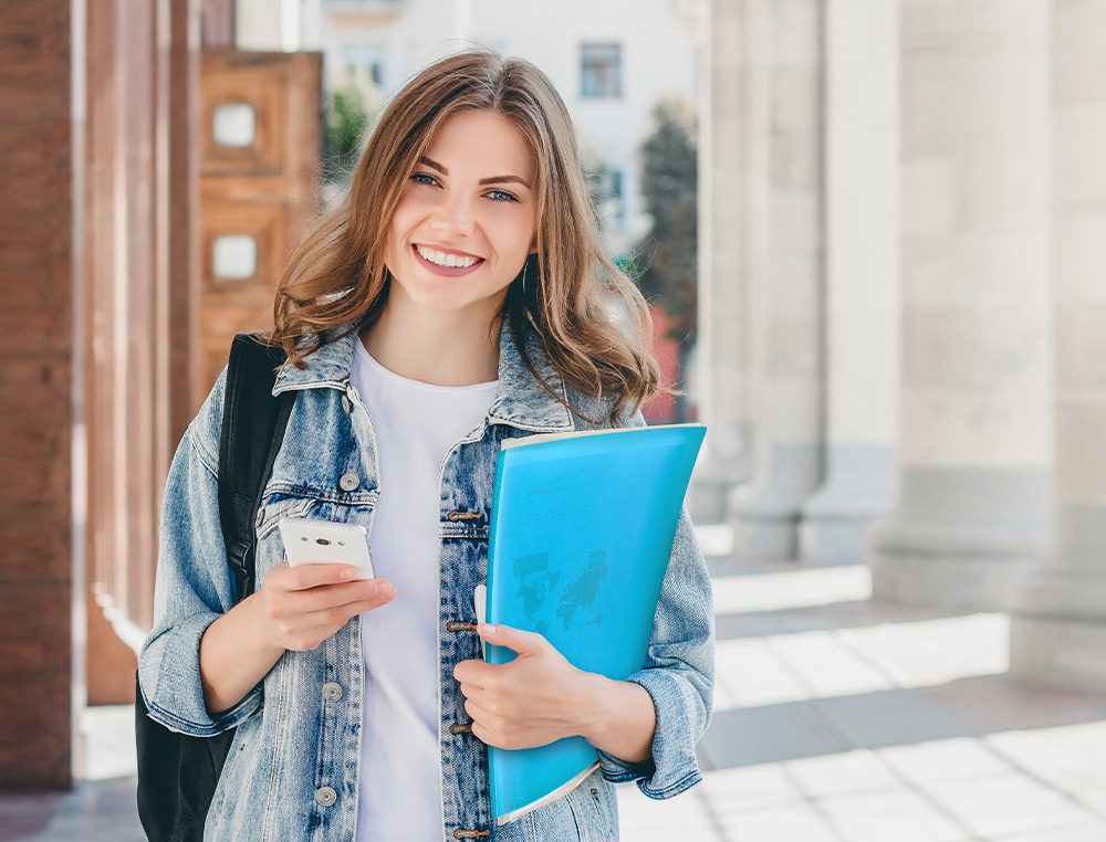 PROTÈGE-DOCUMENTS LIDERPAPEL POLYPROPYLÈNE COUVERTURE FLEXIBLE 20 POCHETTES FIXES COLORIS BLEU TRANSLUCIDE